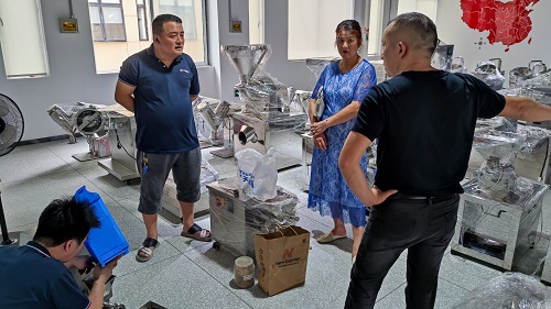 中南藥機(jī)：物料試機(jī)，認(rèn)真服務(wù)每一位客戶(hù)